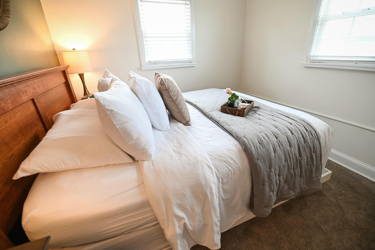 Bedroom 3, The Lakehouse Inn Geneva, Ashtabula