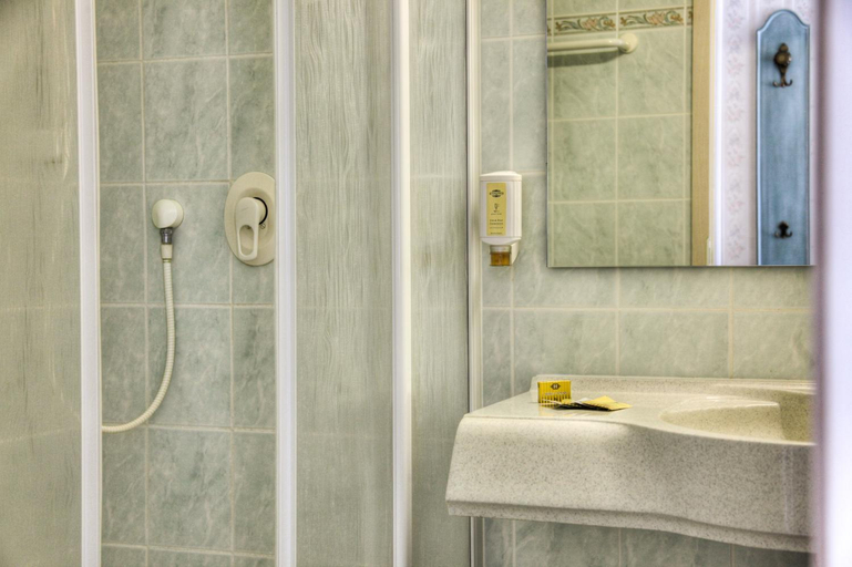 Bathroom 2, Hotel am Markt Altentreptow, Mecklenburgische Seenplatte