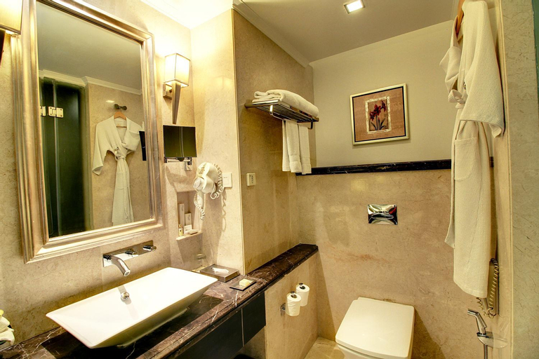 Bathroom 12