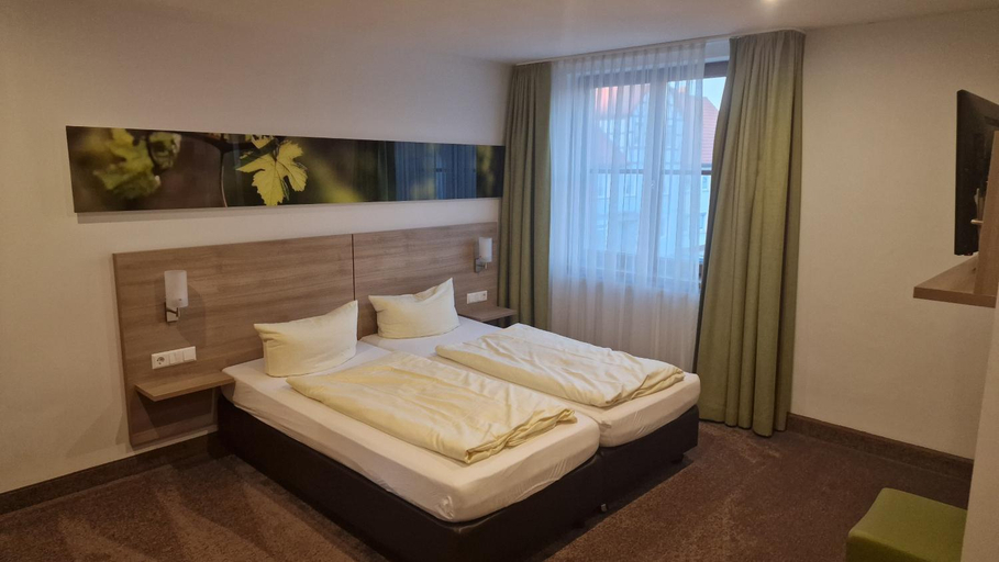 Bedroom 4, Schwarzer Adler - Hotel Garni, Neustadt an der Aisch-Bad Windsheim