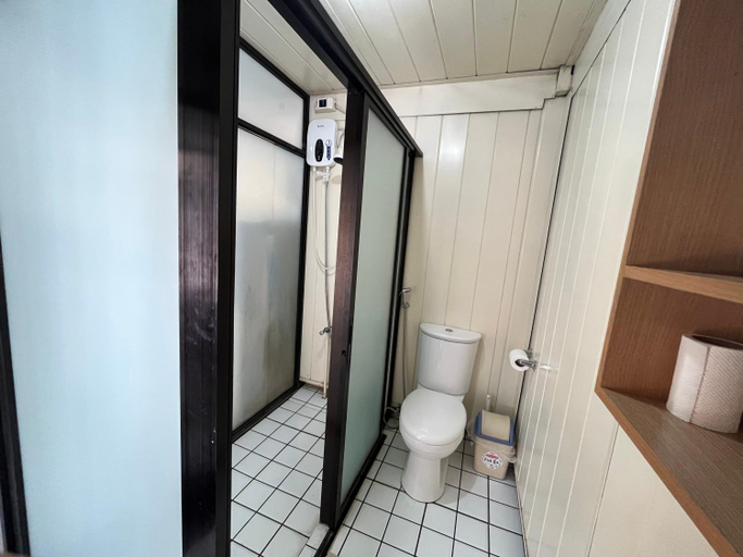 Bathroom 15
