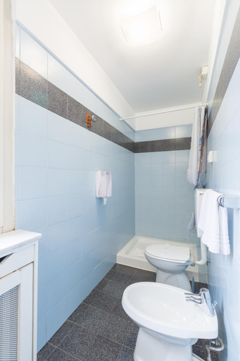 Bathroom 3, Hotel Castello, Torino