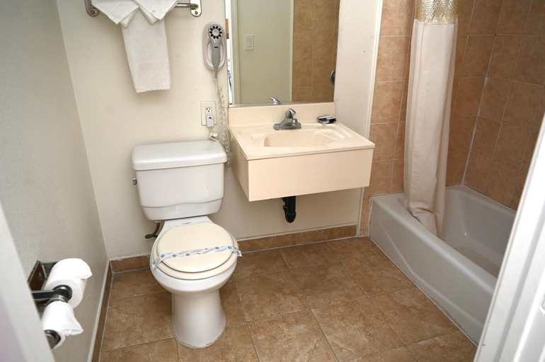 Bathroom 4, Hollywood Star Inn, Los Angeles