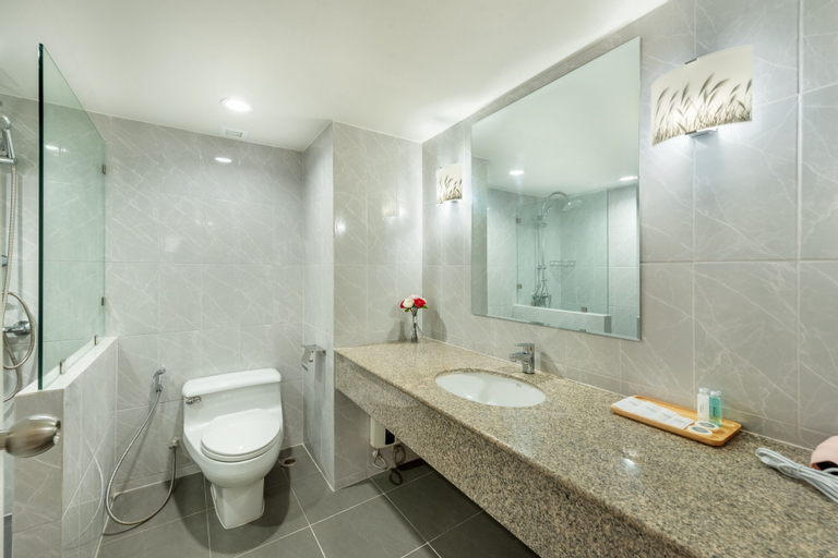 Bathroom 13
