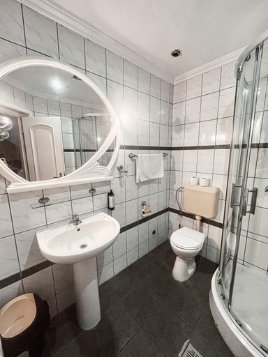 Bathroom 3, Curtea Bavareza, Targu Mures