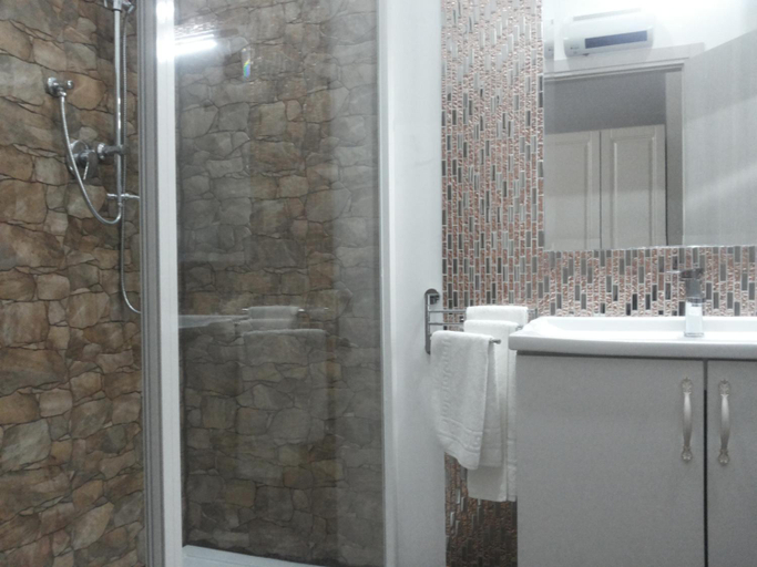 Bathroom 2, Brilliant Room, Trieste