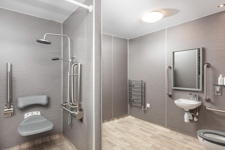 Bathroom 4, Caledonian Hotel, Highland