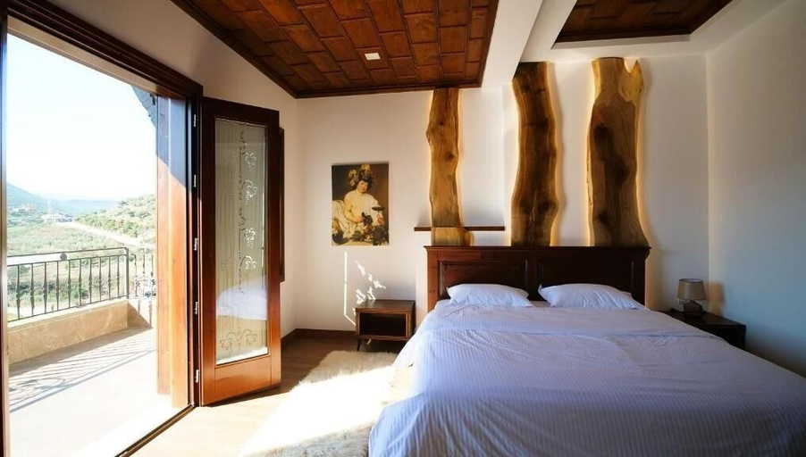 Bedroom 2, Pupa Winery Serene Stay, Beratit