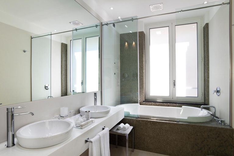 Bathroom 10