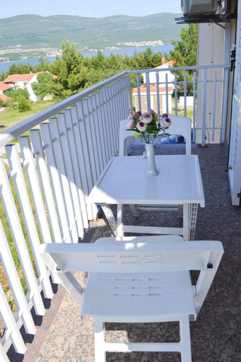Others 4, APARTMANI MARTIN, Novigrad