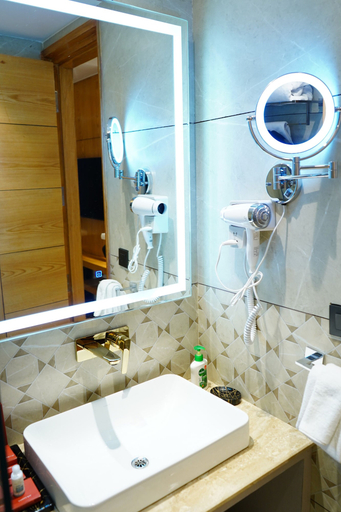 Bathroom 5, WelcomHeritage Natraj McLeod Ganj, Kangra