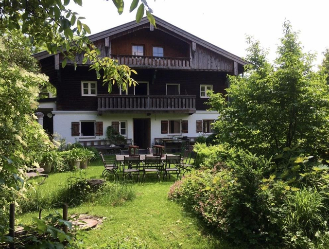 Ferien Haus am Feldgarten mit 160 qm fur 2 bis 9 Personen, Rosenheim