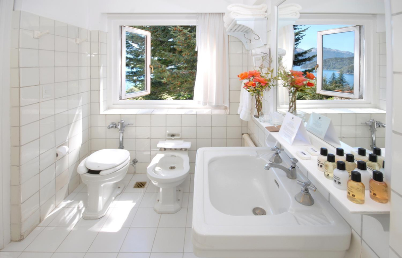 Bathroom 5, Hotel Tunquelen, Bariloche