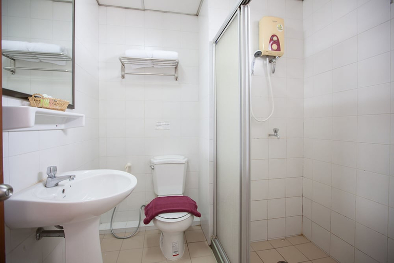 Bathroom 4, The Aiyapura Bangkok, Khlong San