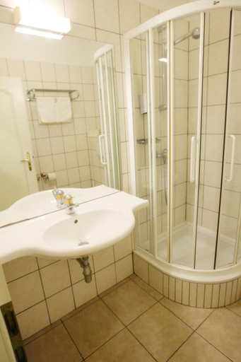 Bathroom 4, Gozmalom Etterem es Panzio, Körmend