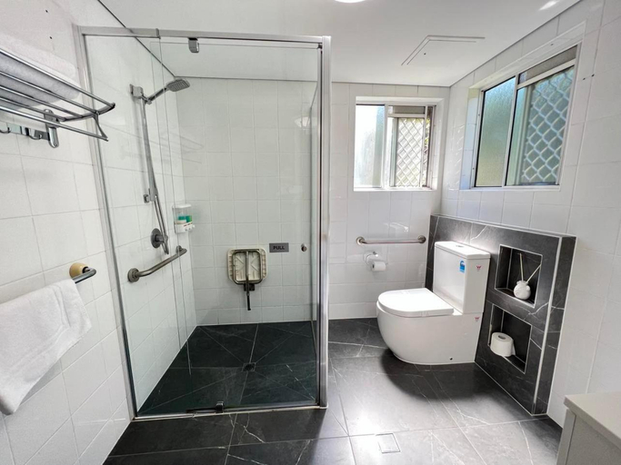 Bathroom 4, Benson Court Motel, Toowong
