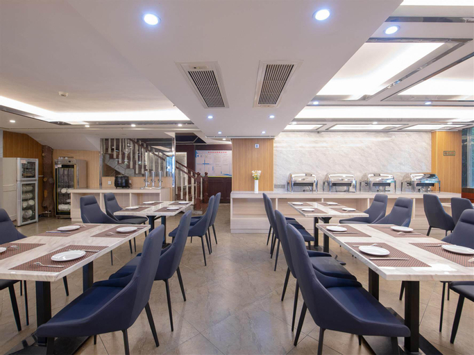 Country Inn & Suites by Radisson Maoming High-speed Railway Station People's Square, Maoming