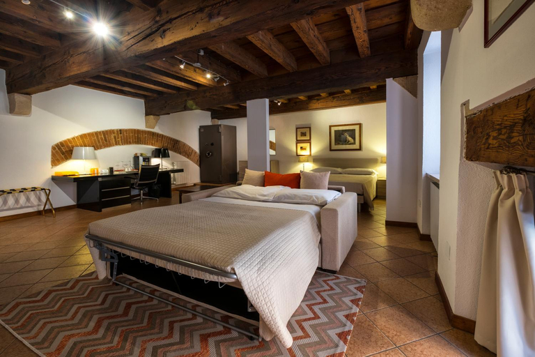 Bedroom 2, Diaz 18, Verona