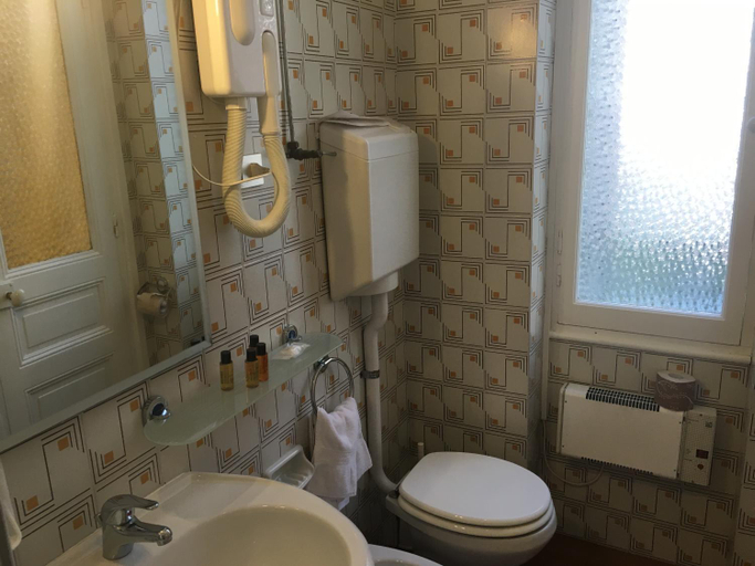 Bathroom 7