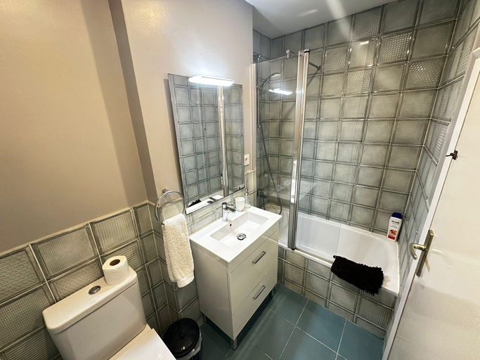 Bathroom 2, Rooms Sepulveda, Barcelona