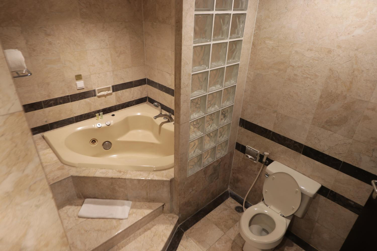 Bathroom 10