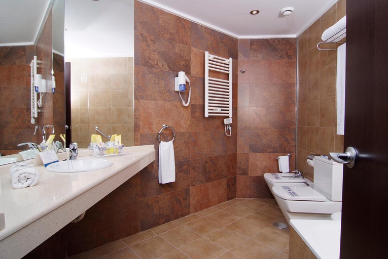 Bathroom 5, Sandos Monaco Beach Hotel & Spa - Adults Only - All Inclusive, Alicante