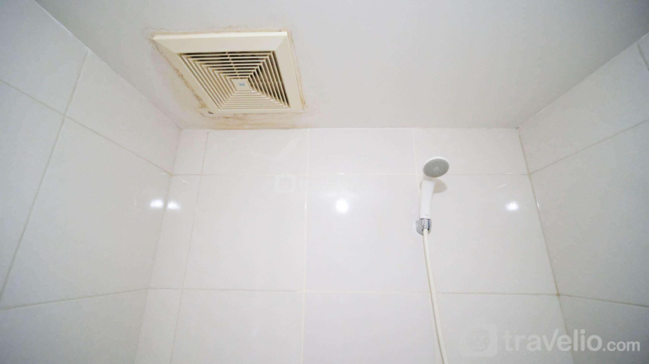 Bathroom 2, Studio at Orchard Supermall Mansion By Travelio, Surabaya