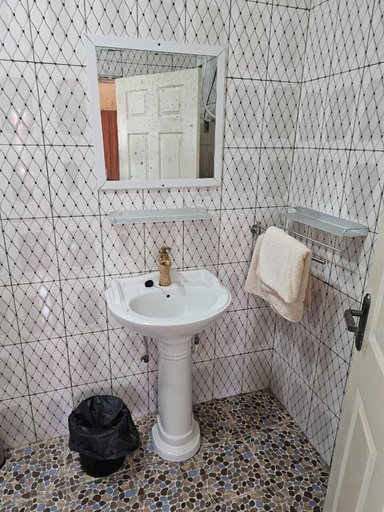 Bathroom 5, Kaira kunda guesthouse, Kombo South