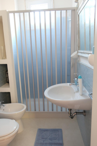 Bathroom 3, Il Trullo del Cadetto, Brindisi