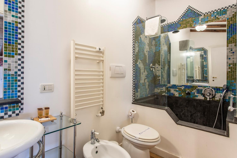 Bathroom 3, Frattina Apartments, Rome