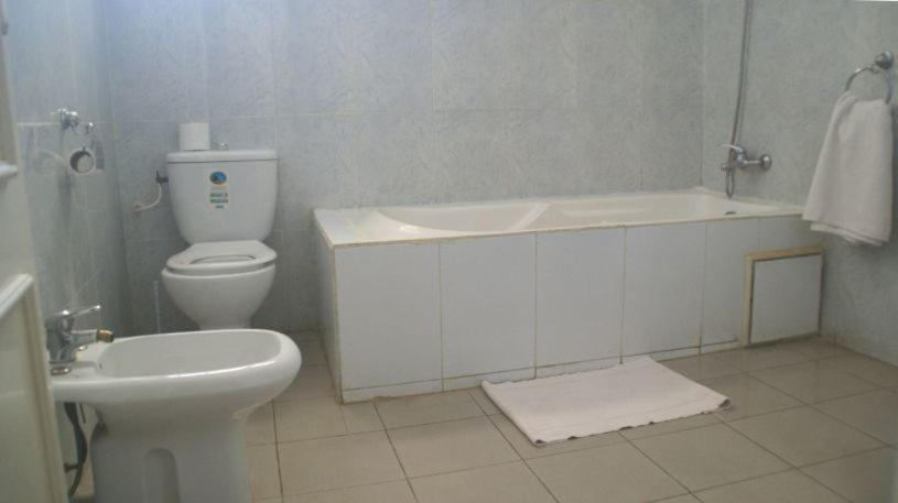 Bathroom 4, Le Littoral des Almadies, Dakar