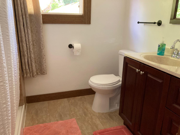 Bathroom 2, Hilo Bay Oceanfront Bed and Breakfast, Hawaii