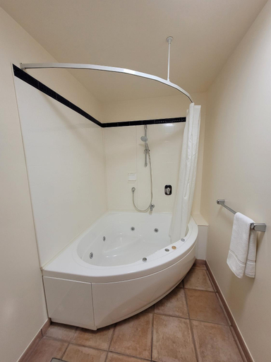 Bathroom 4, City of Sails Motel, Waitakere