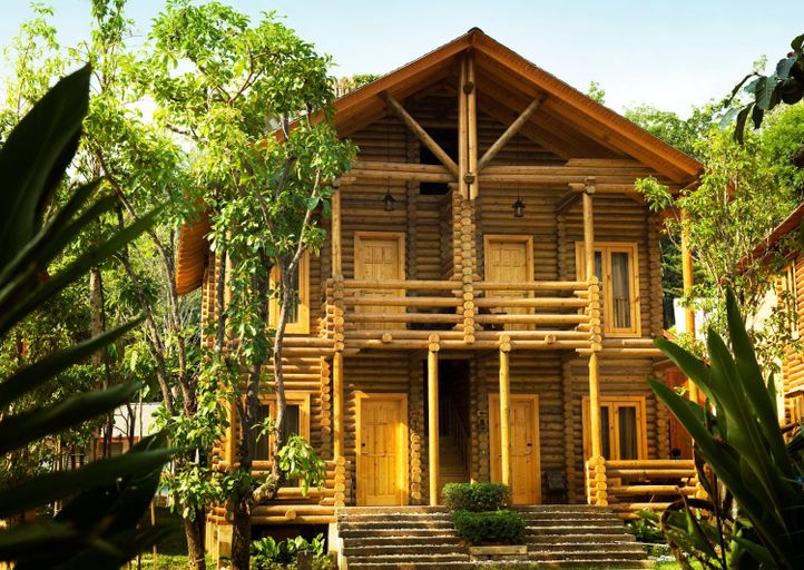 Exterior 13