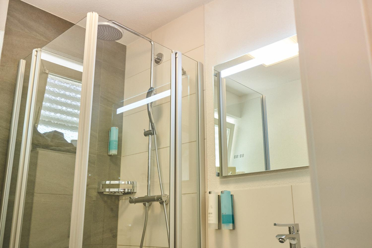 Bathroom 2, Gastehaus am Wasserschloss & Restaurant Wasserschloss Inzlingen, Lörrach