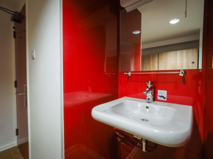Bathroom 3, Lse High Holborn Residence, London