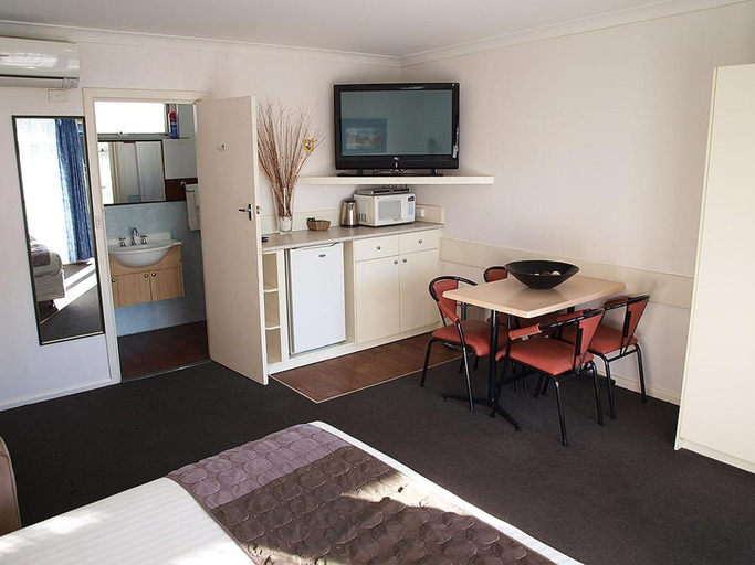Bedroom 2, Mornington Motel, Melbourne