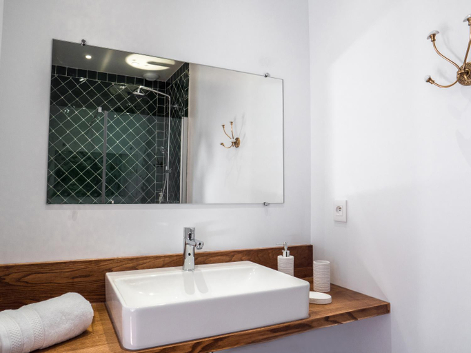 Bathroom 3, La Cour Verte, Tarn