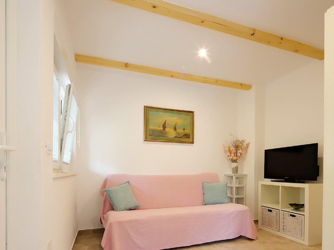 Others 2, Apartment in Silo with Sea View Balcony, Dobrinj