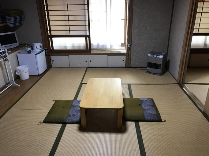 Bedroom 2, Minshuku Takenoya, Naoshima