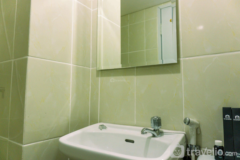 Bathroom 4, Fancy and Serene 1BR M-Town Residence By Travelio, Tangerang