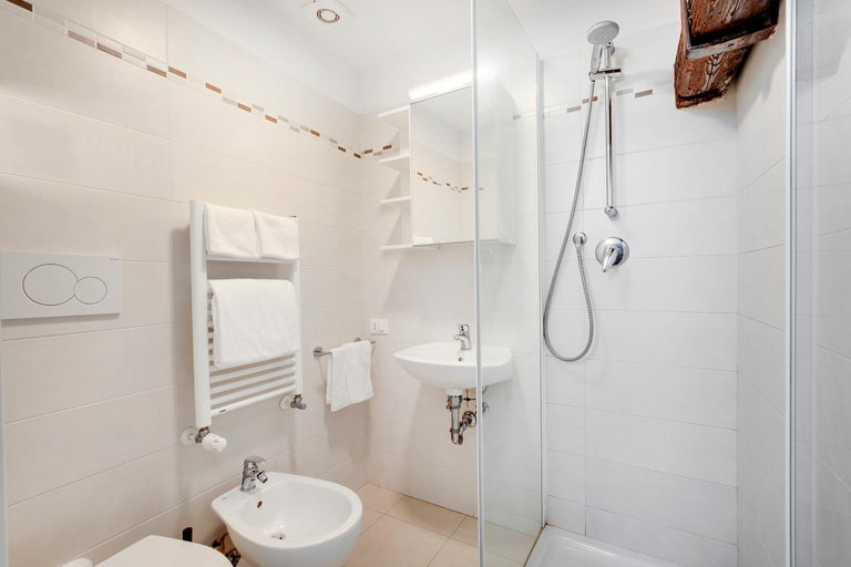 Bathroom 3, CA MODERNA 2, Venezia