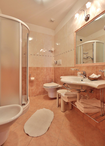 Bathroom 5, Hotel Fai, Trento