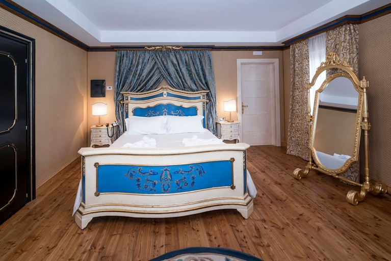Bedroom 3, Càdor Hotel, Belluno