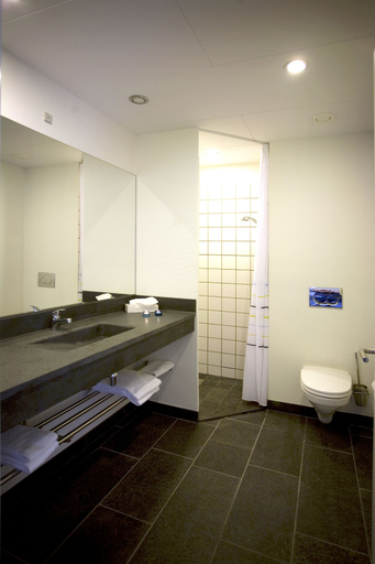 Bathroom 4, Hotel Strandtangen, Skive