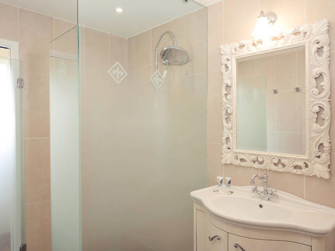 Bathroom 4, Hotel Mercure Villeneuve-sur-Lot-Le Moulin de Madame, Lot-et-Garonne