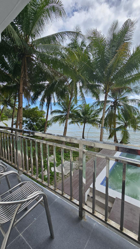 Others 5, Beachfront House with pool/beach view and access, Basey