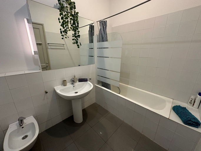 Bathroom 2, Rooms Roger, Barcelona