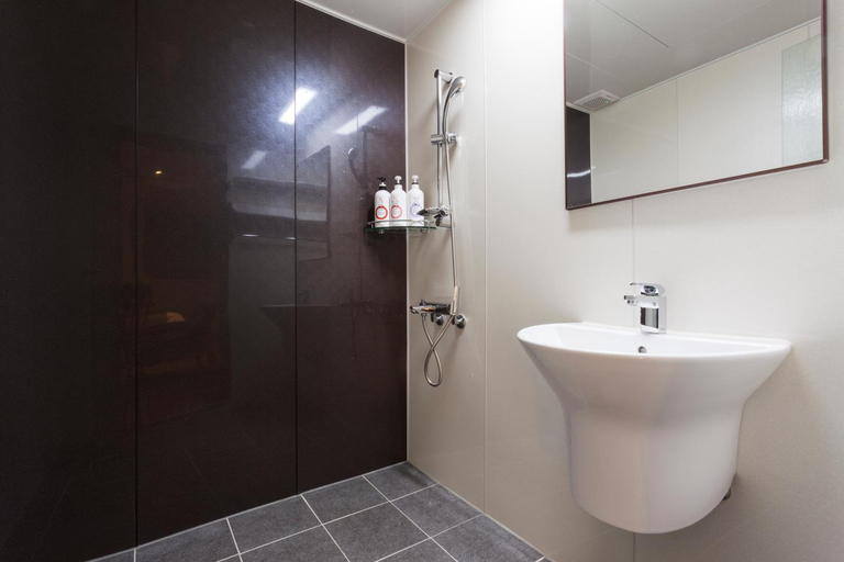 Bathroom 17
