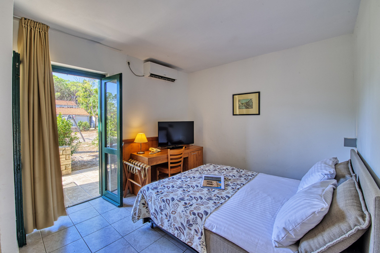 Bedroom 5, ZATON HOLIDAY RESORT, Nin